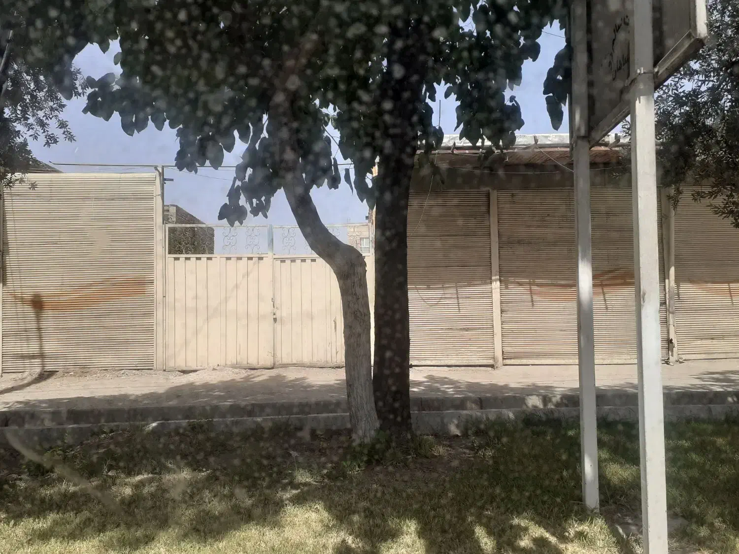 ۲۶۰۰متر گاراژ با ۴ دهنه مغازه بهترین جا|اجارهٔ مغازه و غرفه|اصفهان, دوطفلان|دیوار
