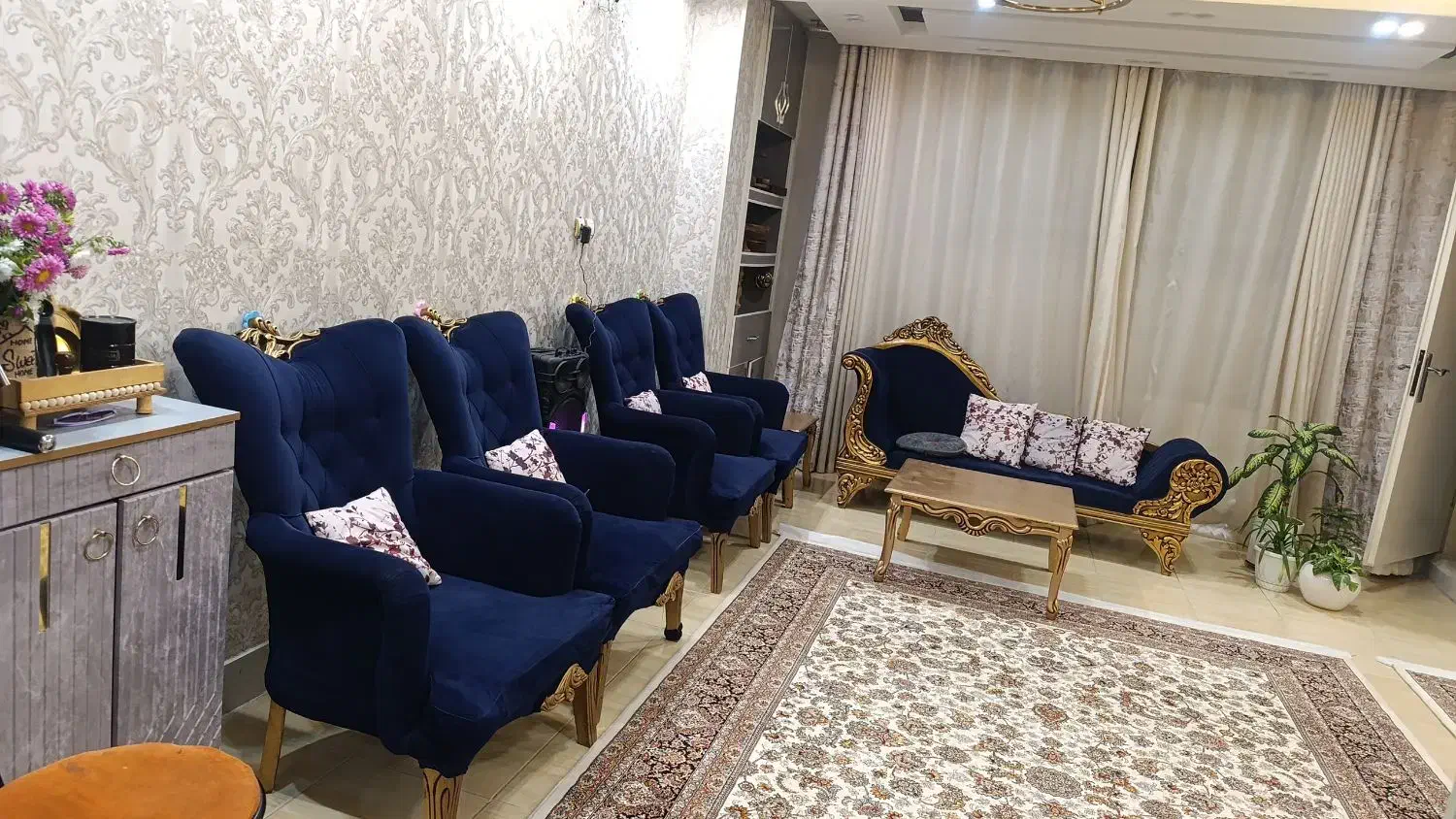 مبل سلطنتی راحتی با میز وعسلی|مبلمان خانگی و میز عسلی|فولادشهر, C4|دیوار