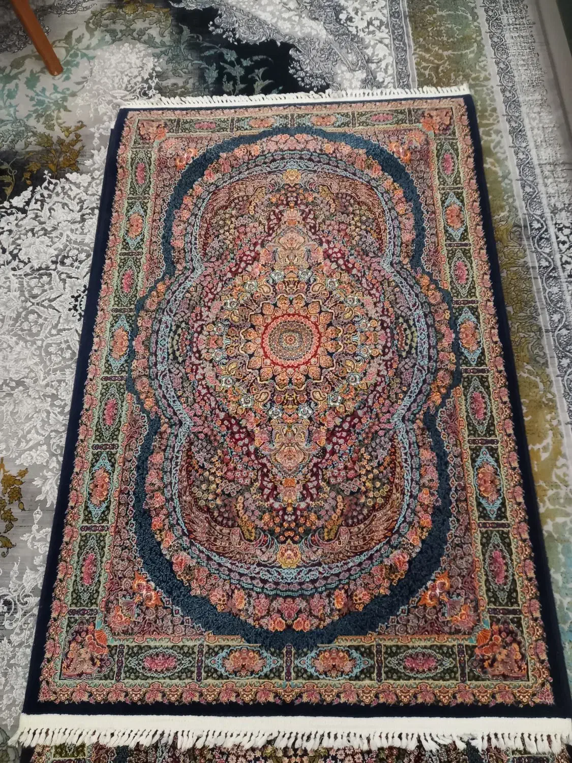 فرش کناره|فرش|فردیس, فردیس|دیوار