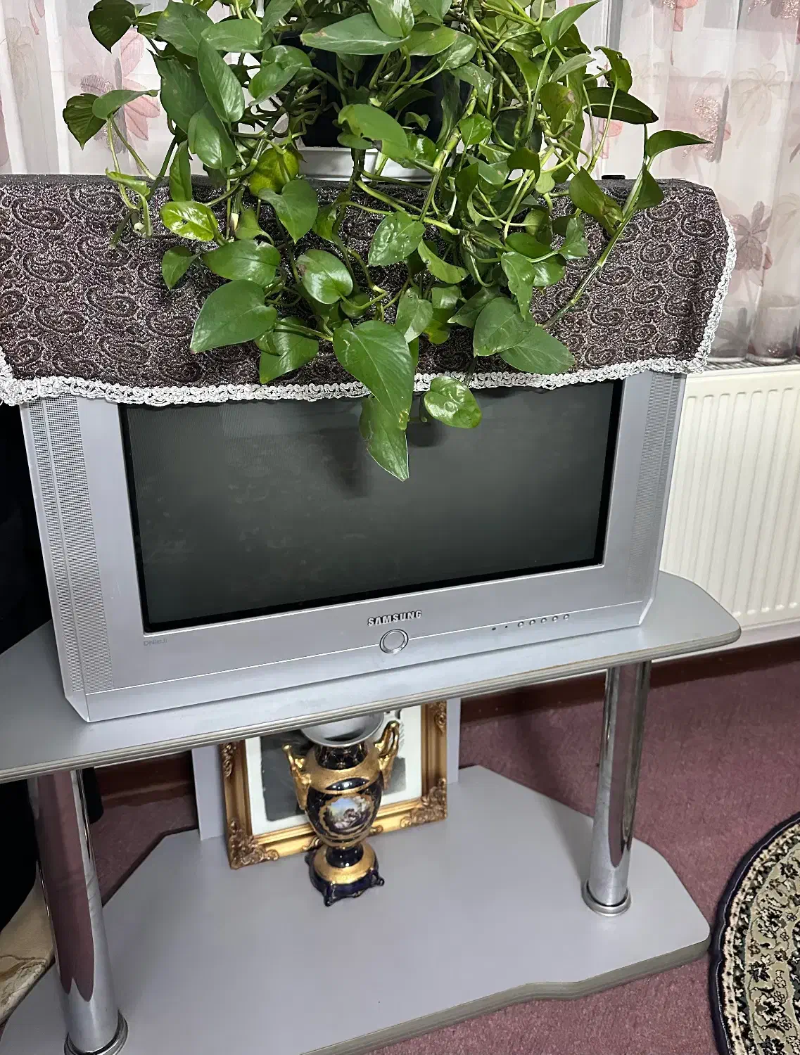 تلویزیون ۲۹ اینچ و میز|تلویزیون و پروژکتور|قم, باجک دو|دیوار