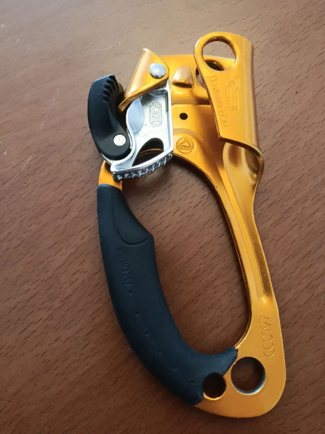 یومار دست چپ petzl|کوهنوردی و کمپینگ|رشت, چله خانه|دیوار