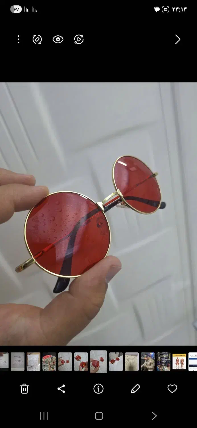 عینک قرمز|زیورآلات و اکسسوری|اندیشه, اندیشه فاز ۱|دیوار