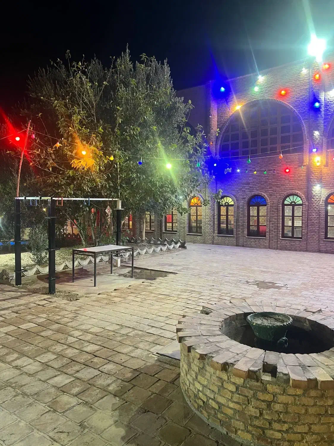 نیازمند چند نیرو برای کار در کافه رستوران شب سفید|استخدام خدمات فروشگاه و رستوران|سبزوار, کهنه آب|دیوار