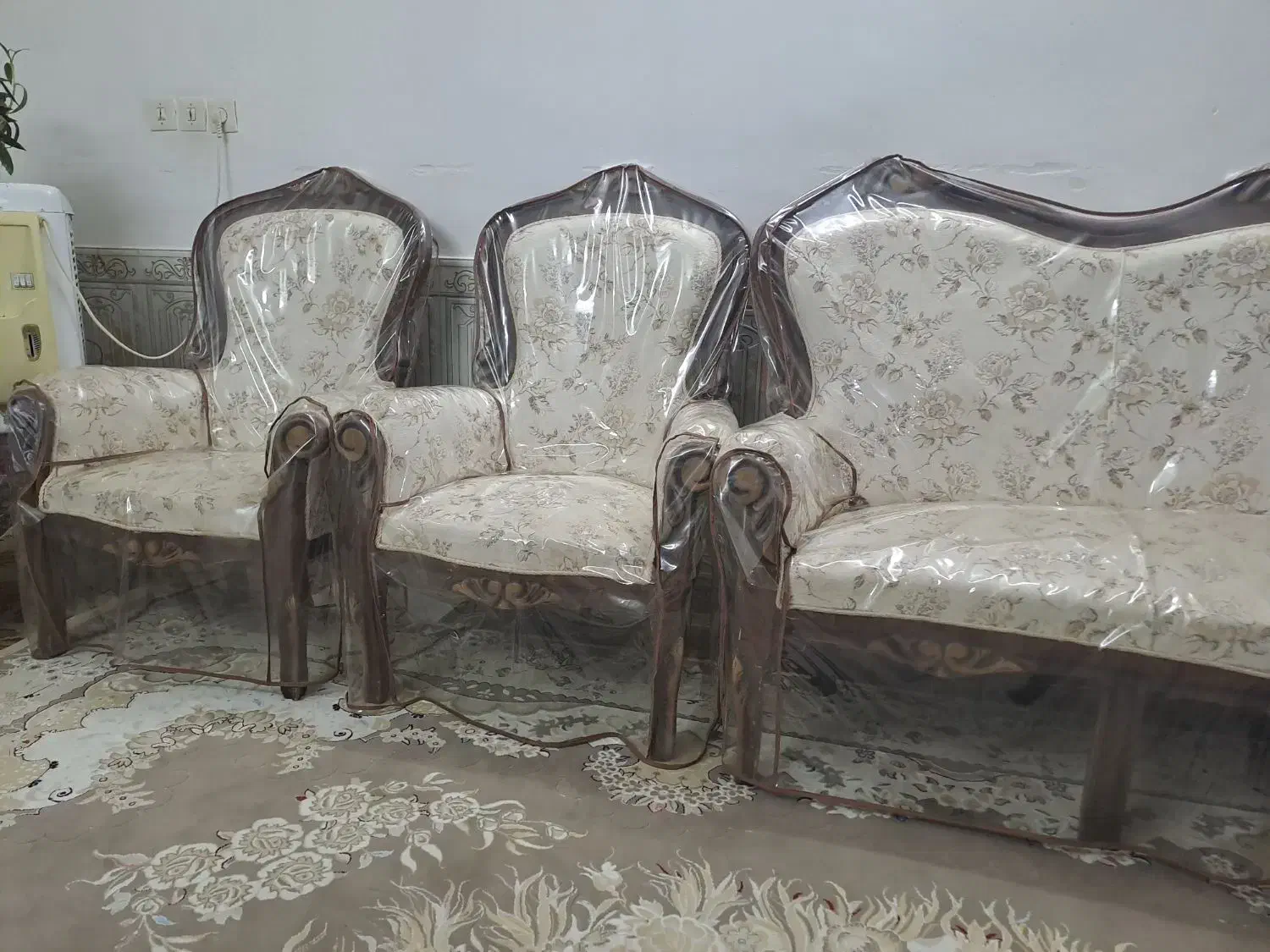 مبل سلطنتی ۹ نفره تمیز|مبلمان خانگی و میز عسلی|قوچان, |دیوار