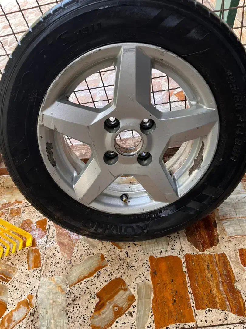 رینگ و لاستیک ۱۴|قطعات یدکی و لوازم جانبی|رشت, شکار اسطلخ|دیوار