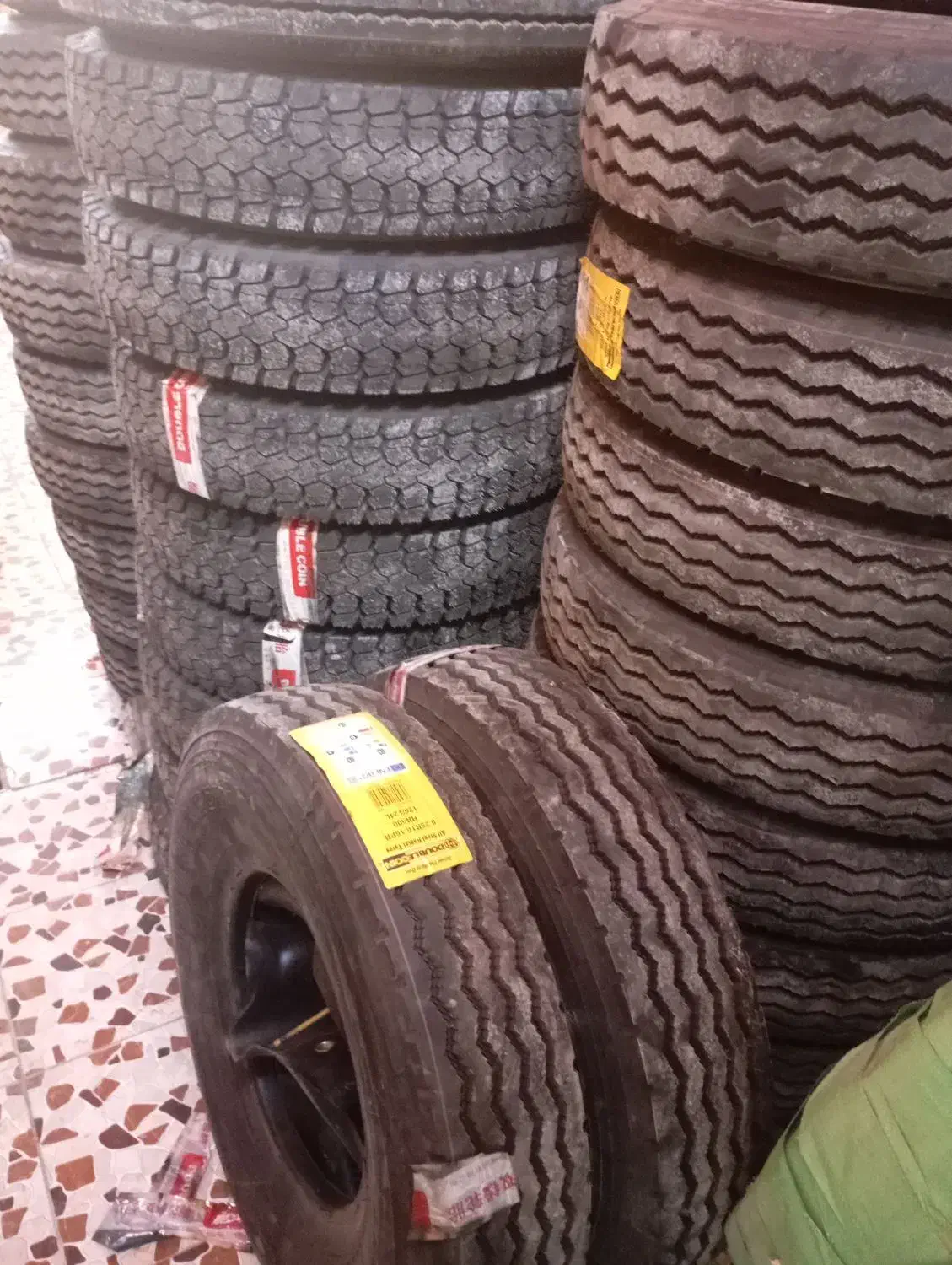 لاستیک خارجی ایسیزو خاور دبل کویین|قطعات یدکی و لوازم جانبی|کارون, |دیوار