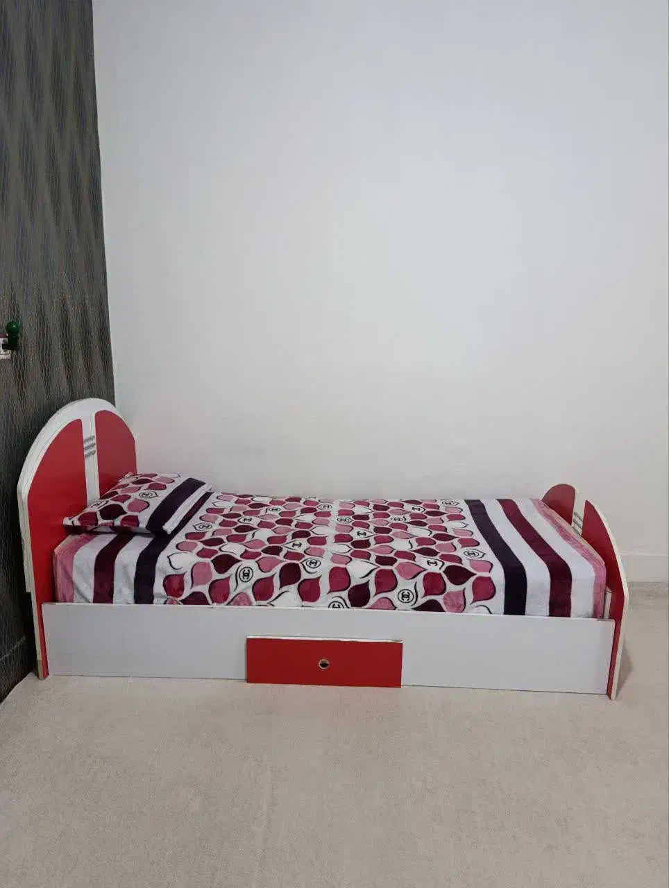 تخت خواب نوجوان|تخت و سرویس خواب|خرم‌آباد, |دیوار