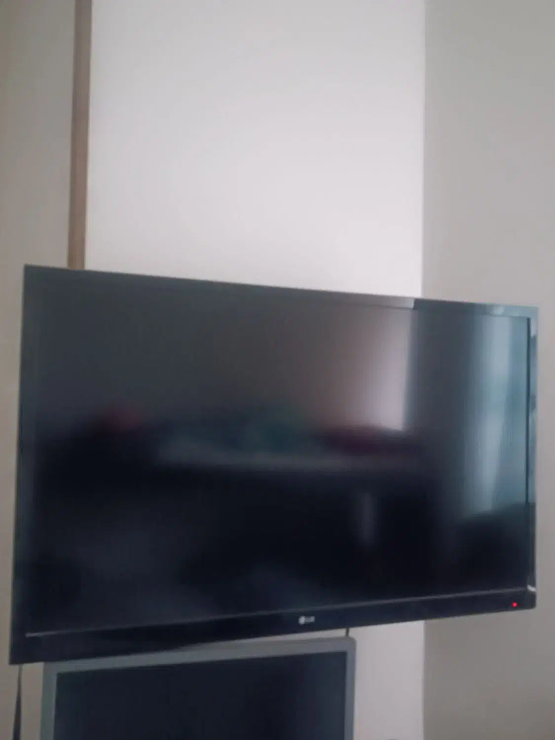 تلویزیون ۴۲ اینچ ال جی|تلویزیون و پروژکتور|فردیس, منظریه|دیوار