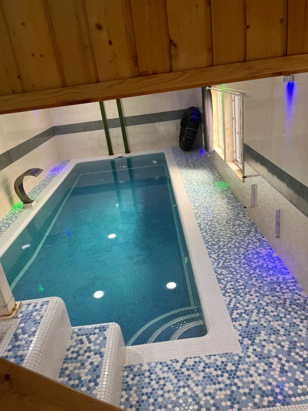 اجاره ویلا استخردار به همراه جکوزی|اجارهٔ کوتاهمدت ویلا و باغ|بندر انزلی, دهکده ساحلی|دیوار