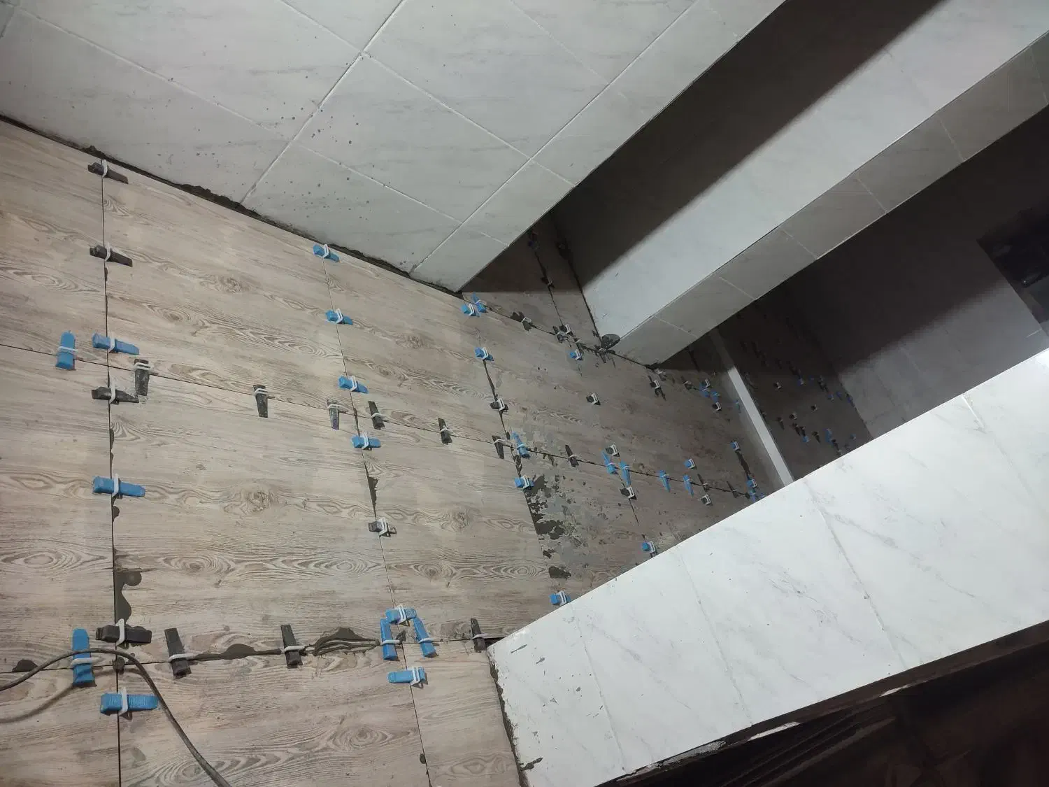 انجام کار کاشی وسرامیک ونصب چهارچوب|خدمات پیشه و مهارت|شهرکرد, |دیوار