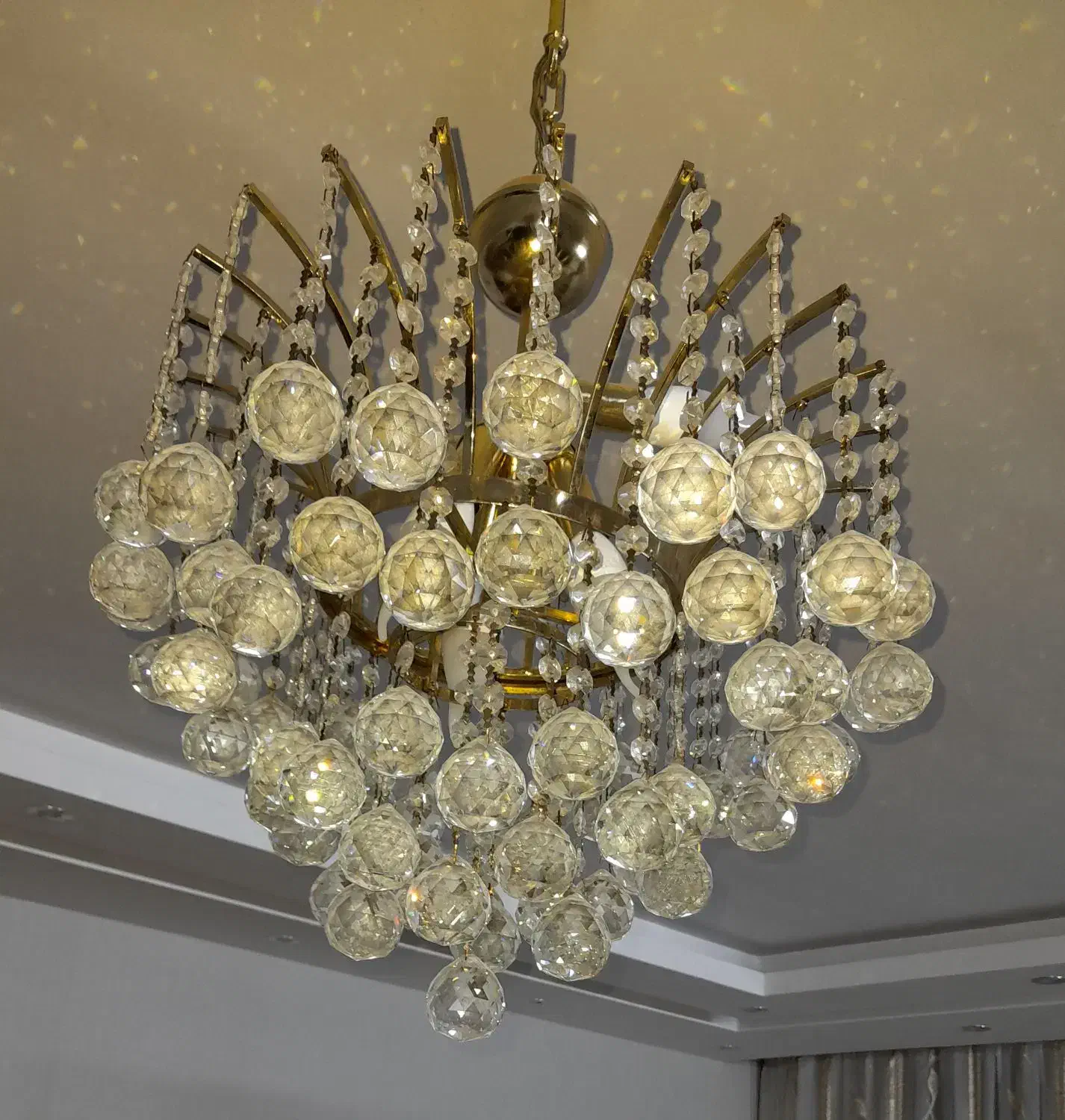 لوستر بدنه برنج|لوستر و چراغ آویز|اصفهان, جلالیه|دیوار