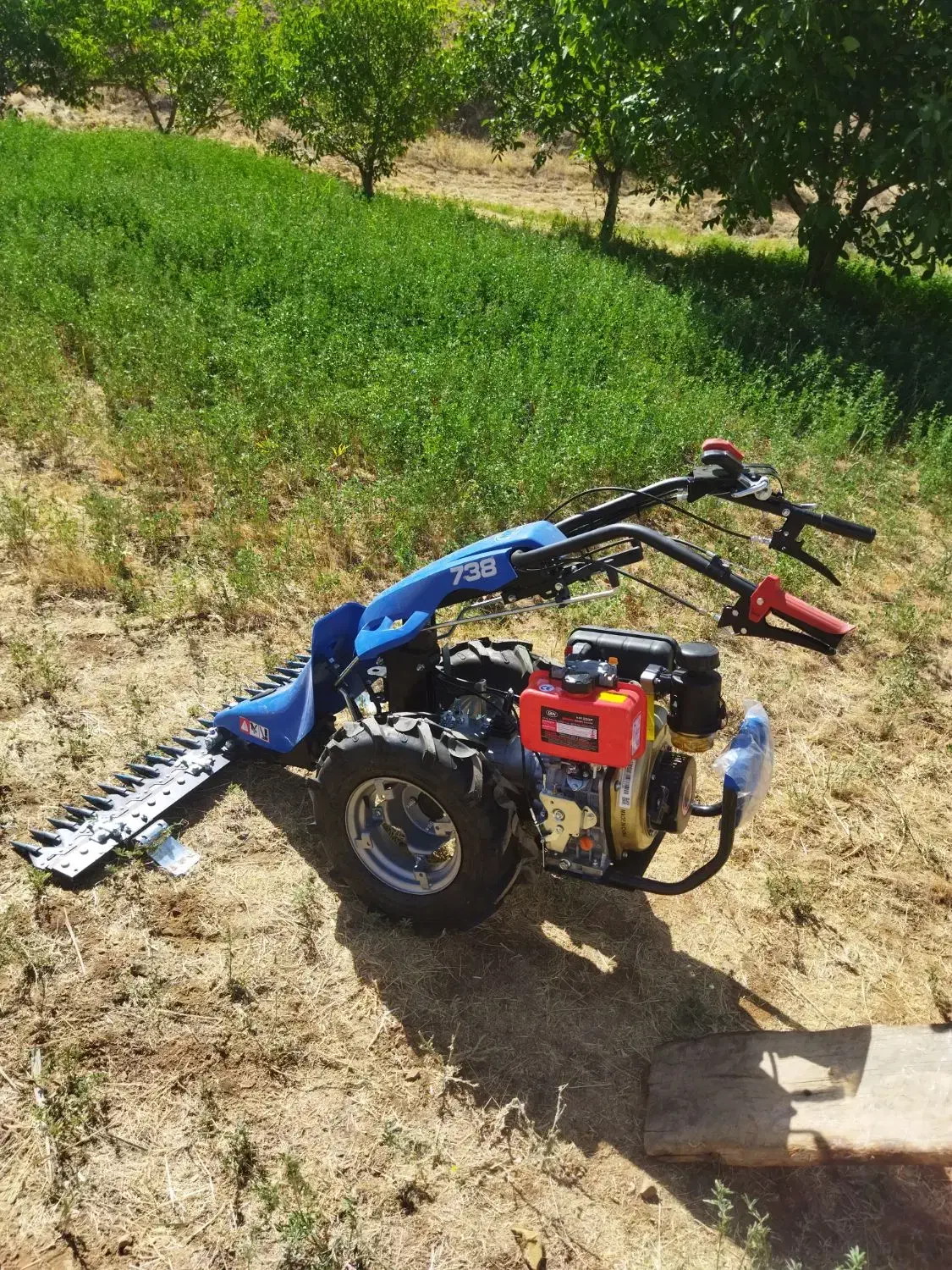 . تیلر. سم پاشی .|خدمات باغبانی و درختکاری|سنندج, |دیوار