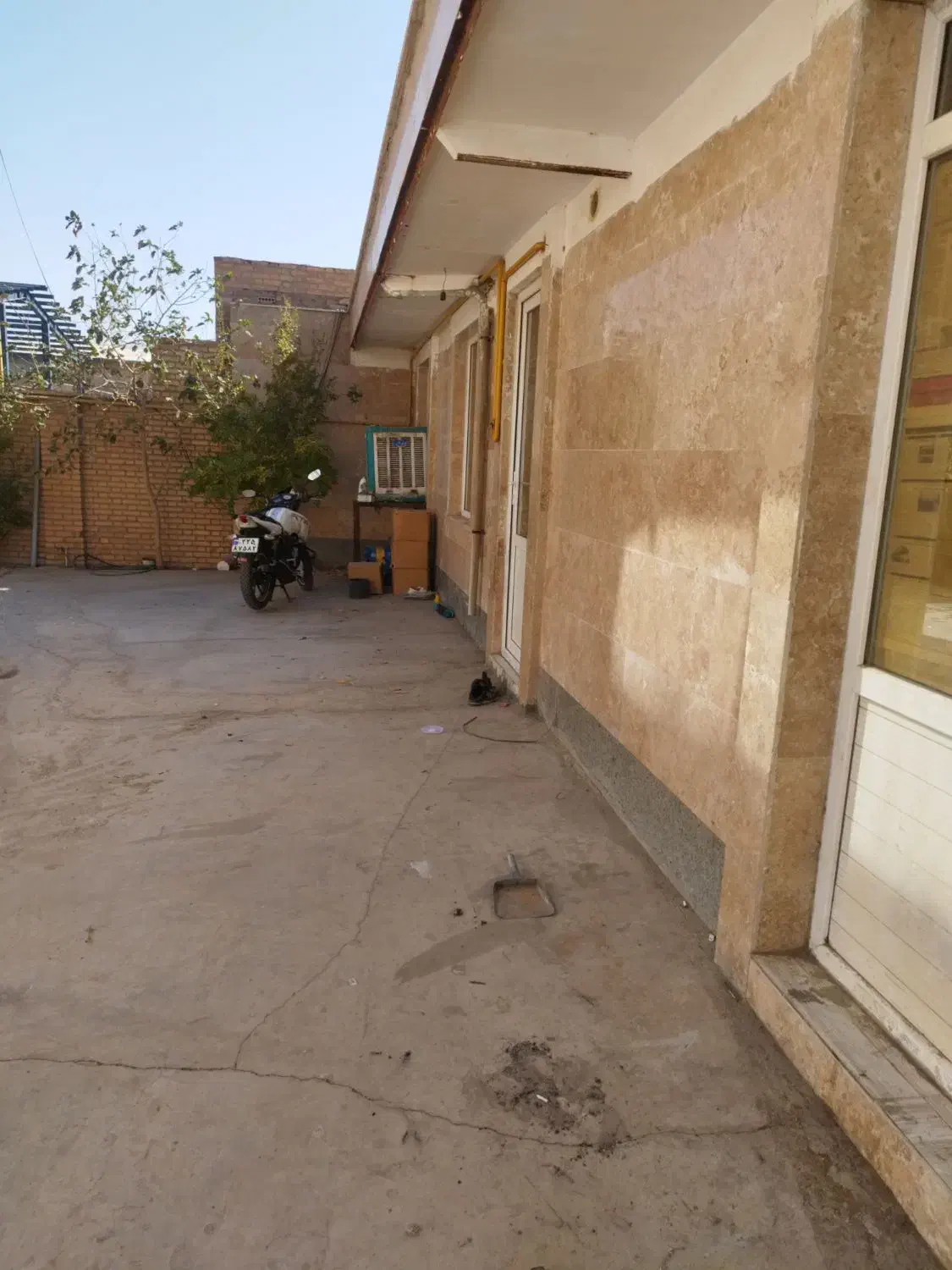 کارگر ساده نیازمند کار و خانه|استخدام صنعتی، فنی، مهندسی|ایوانکی, |دیوار