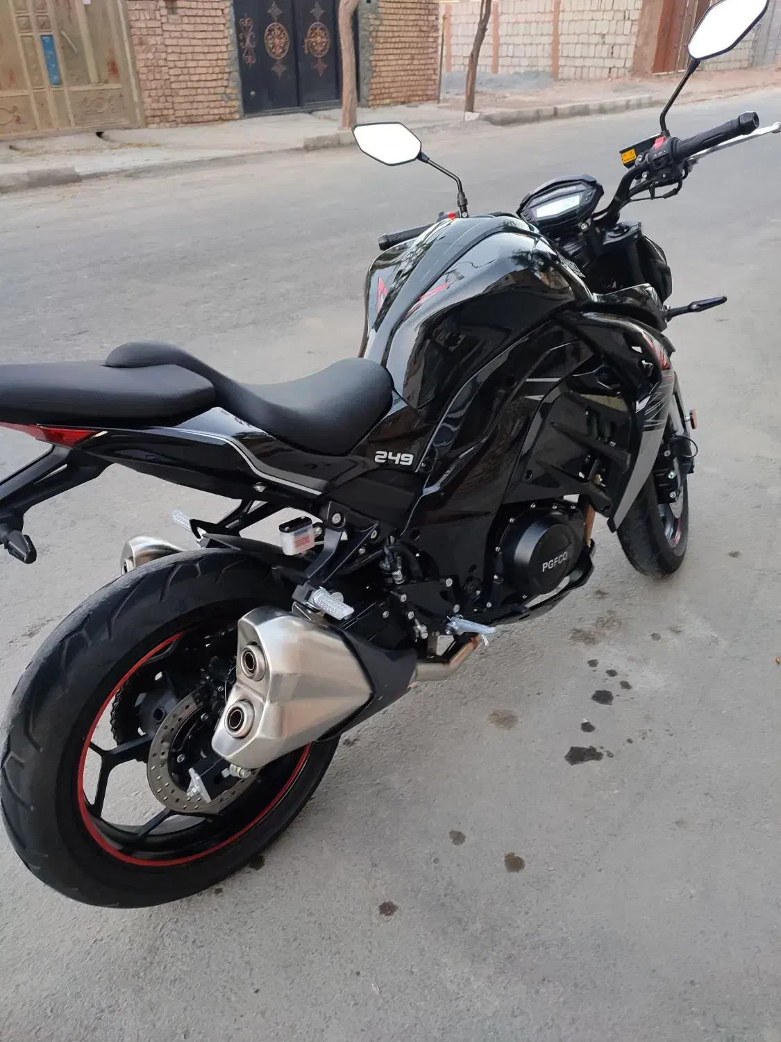 z1000 پیشرو مدل1403|موتورسیکلت|اصفهان, آبشار|دیوار