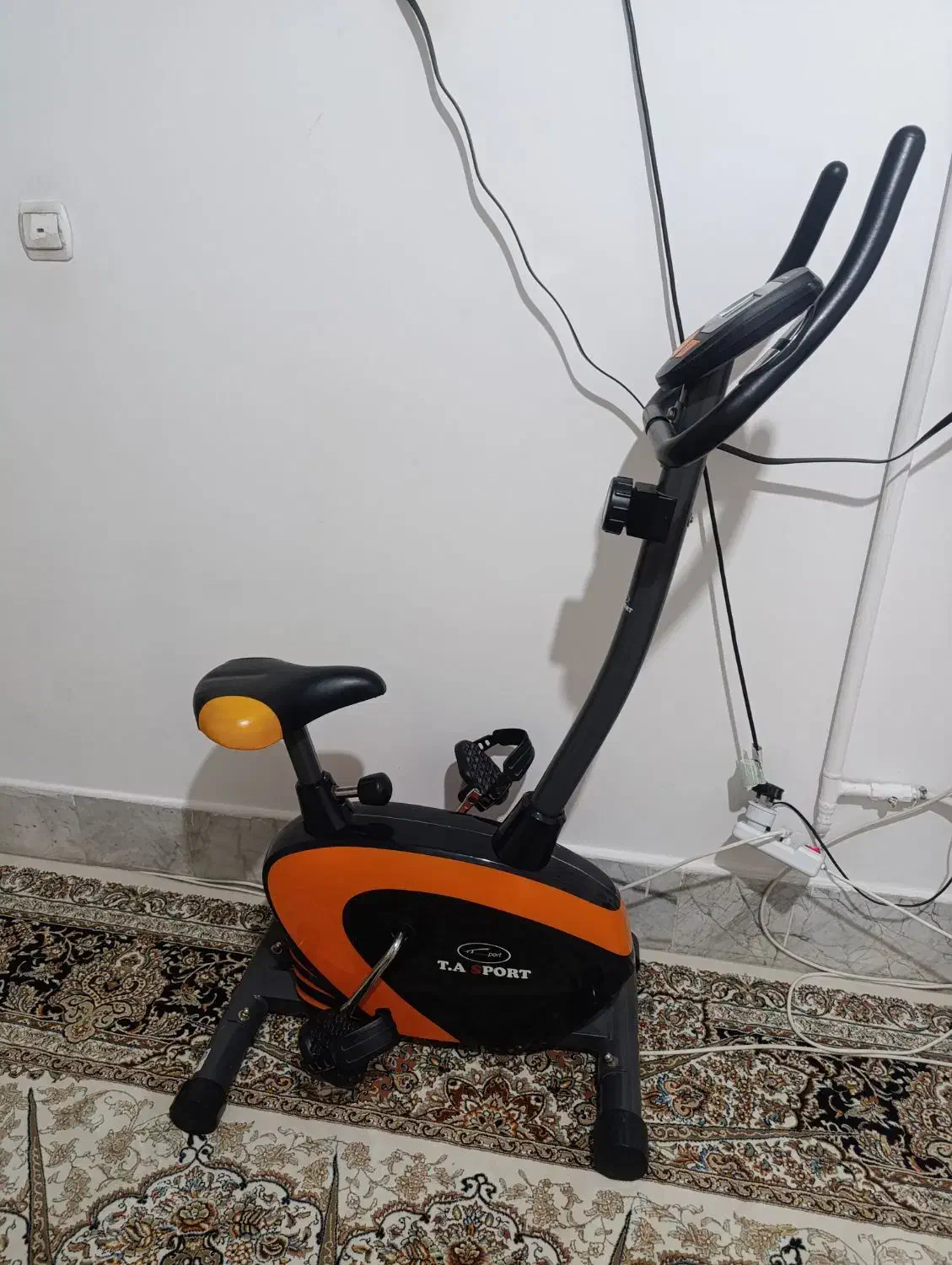 دوچرخه ثابت تمیز و کم کار|تجهیزات ورزشی|نیشابور, بلوار گلها|دیوار