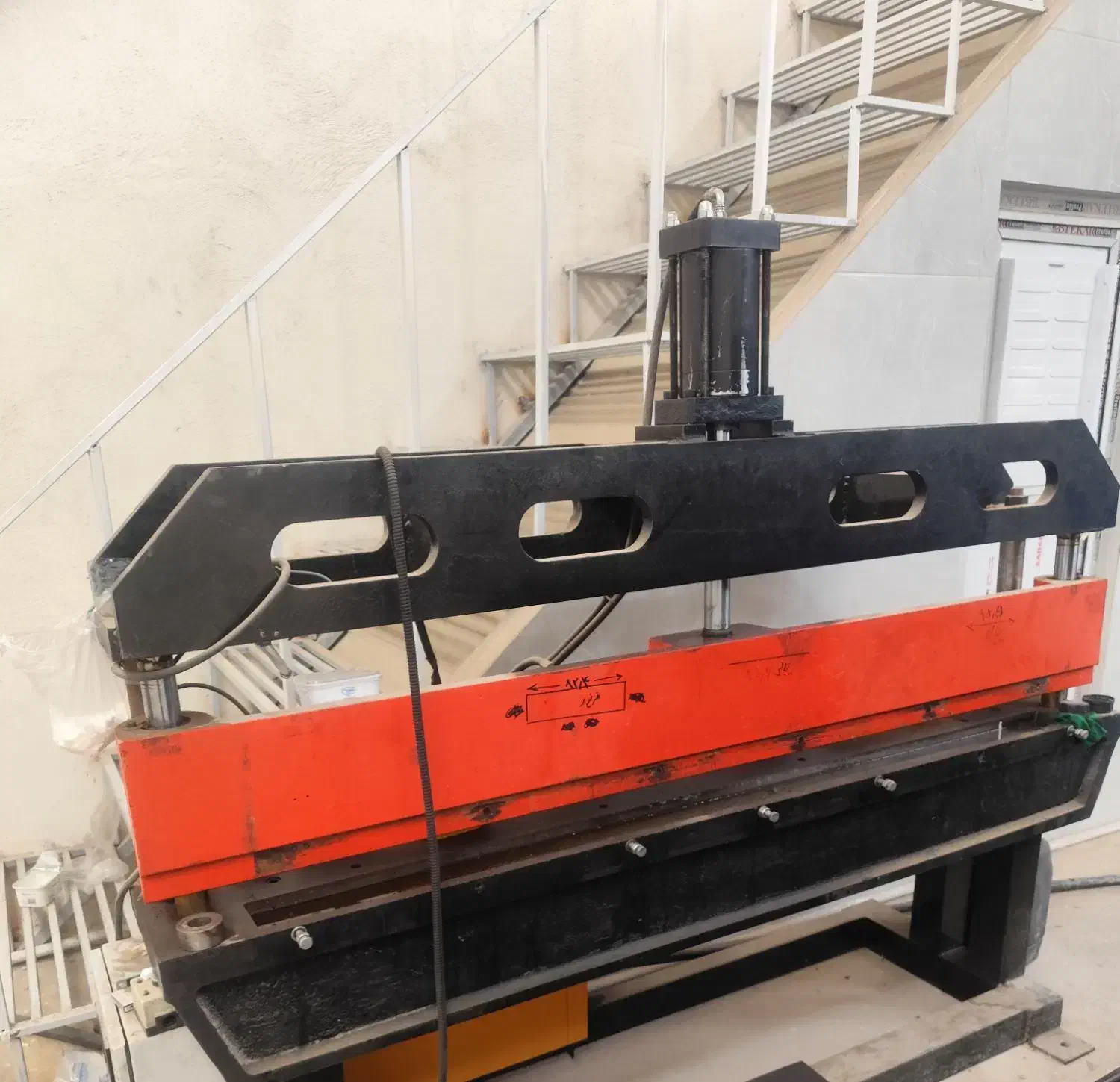 پرس برک|ماشین‌آلات صنعتی|تبریز, |دیوار