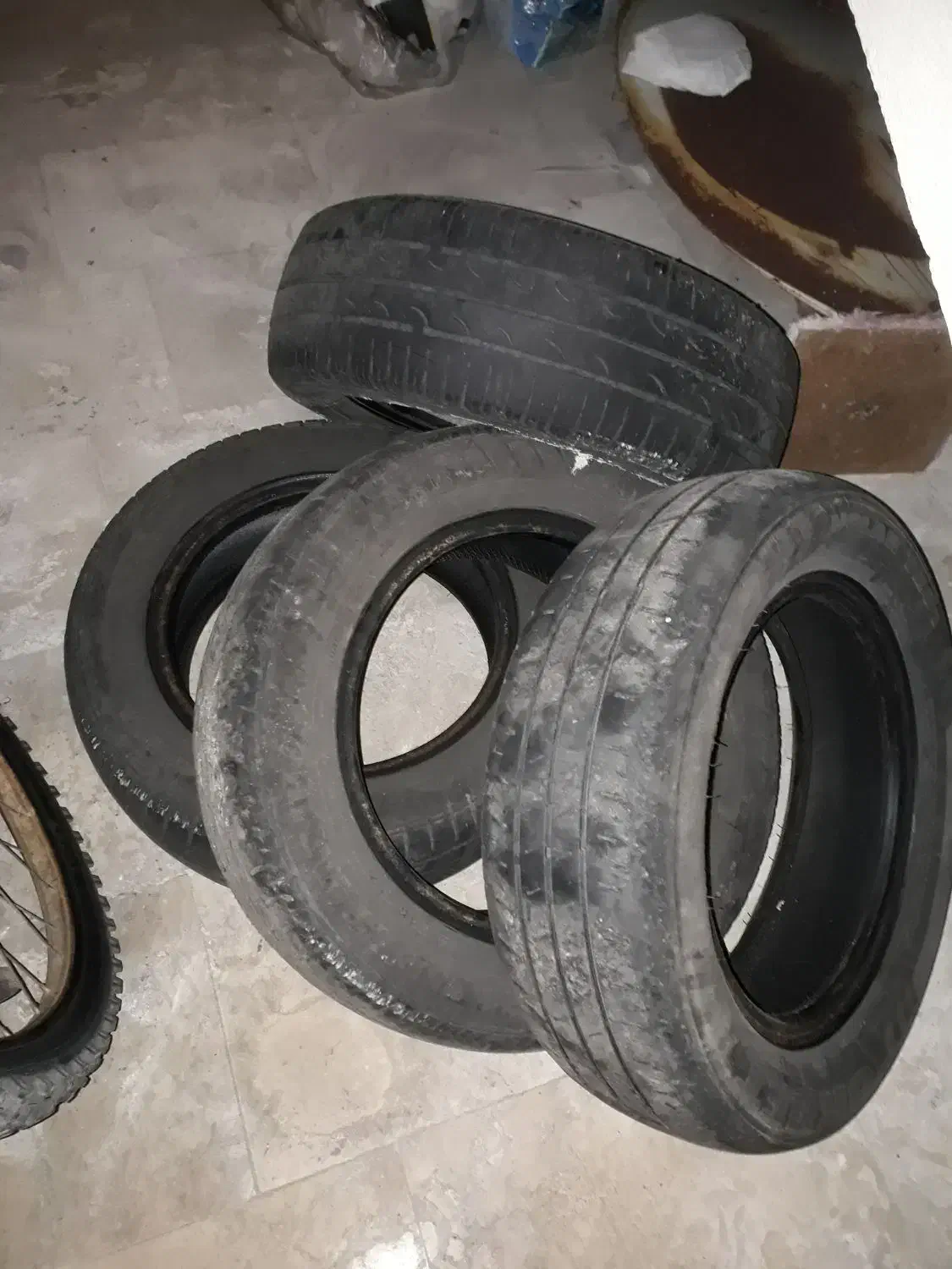 لاستیک کارکرده|قطعات یدکی و لوازم جانبی|رشت, شهرک احمد خمینی|دیوار