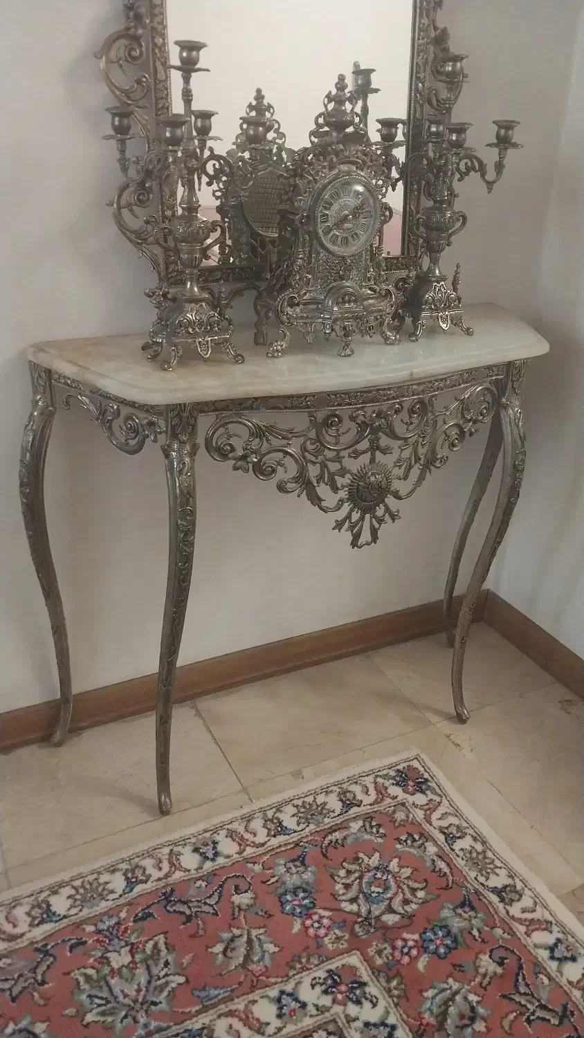 آینه و شمعدانی و میز برنجی وزن سنگین به همراه ساعت|بوفه، ویترین، کنسول|تهران, جوانمردان (اندیشه)|دیوار