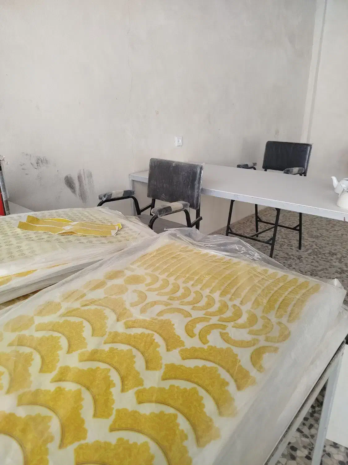 استخدام کارگر خانم جهت کارگاه چینی سازی|استخدام صنعتی، فنی، مهندسی|حبیب آباد, |دیوار