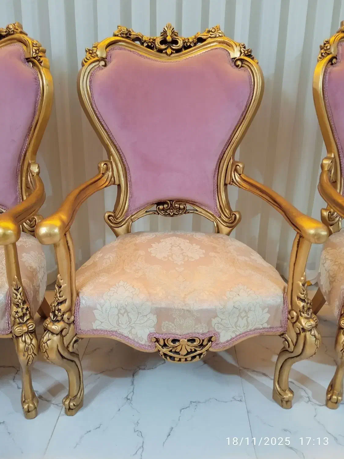 مبل سلطنتی ۹نفره همراه میز|مبلمان خانگی و میز عسلی|تربت‌حیدریه, طالقانی|دیوار