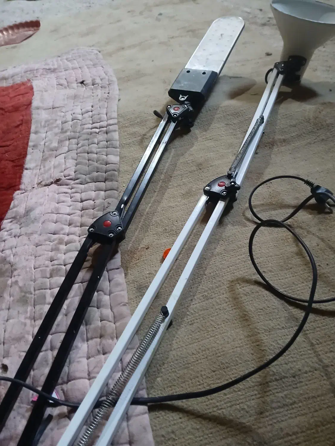 2عدد چراغ میز کار  بلندی 1متر|لامپ و چراغ|شیراز, سلطان آباد|دیوار