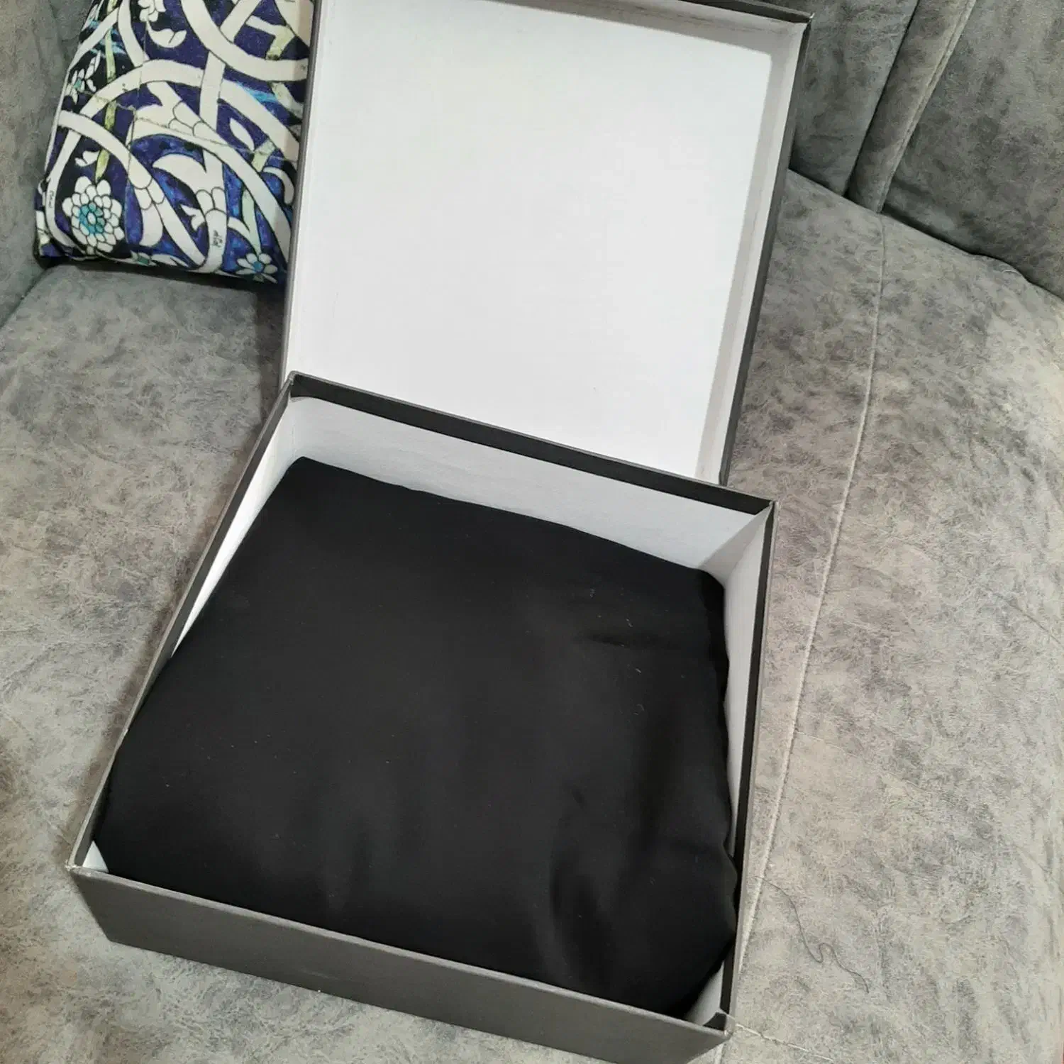 چادر مشکی|لباس|کرمان, |دیوار