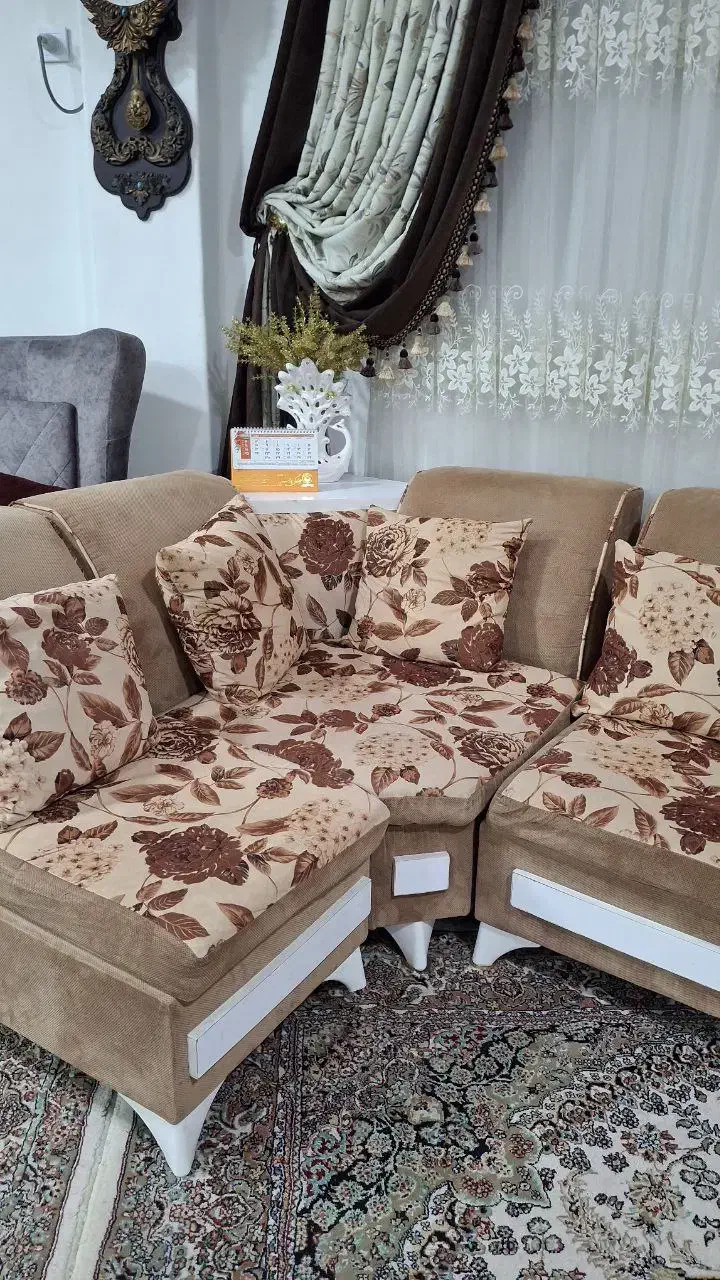 مبل راحتی سالم وتمیز|مبلمان خانگی و میز عسلی|لاهیجان, کوی آزادگان|دیوار