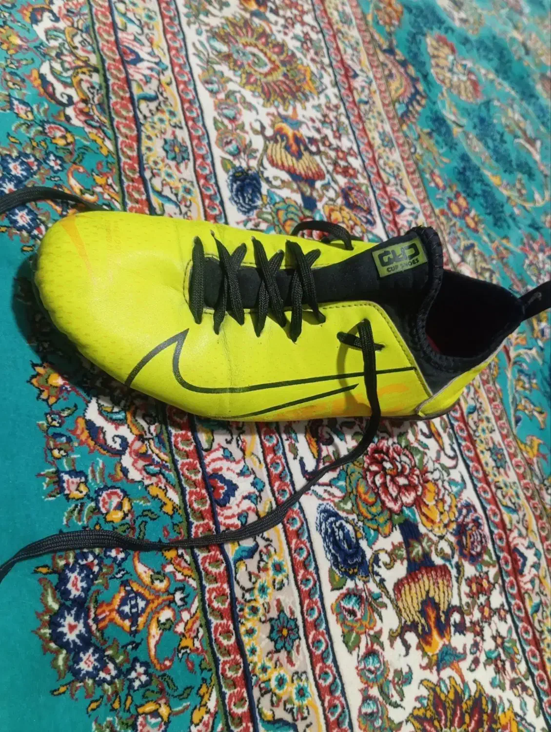 کفش چمنی|تجهیزات ورزشی|میانه, |دیوار