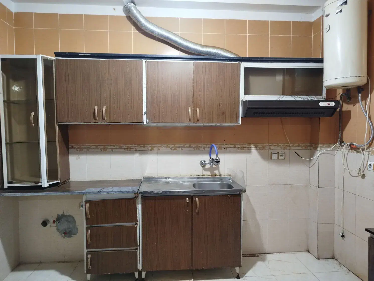 کابینت فلزی وابگرمکن وموکت|آبچکان و نظمدهنده ظروف|چابهار, |دیوار