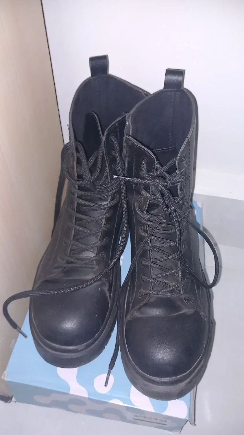 پوتین|کیف، کفش، کمربند|گرگان, |دیوار