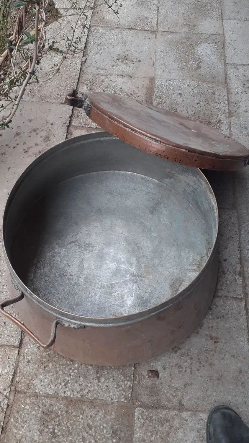 دیگ مسی آنتیک وقدیمی|کلکسیون اشیاء عتیقه|بیرجند, |دیوار