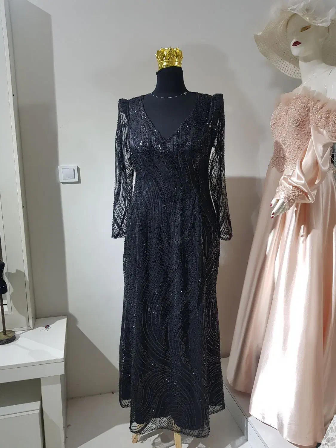 طراحی و دوخت انواع لباس پذیرفته میشود|لباس|قزوین, |دیوار