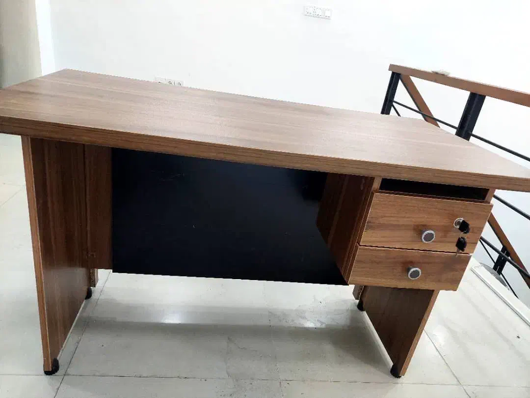 فروش میز کارشناسی دو کشو در حد نو|مبلمان اداری|نوشهر, |دیوار