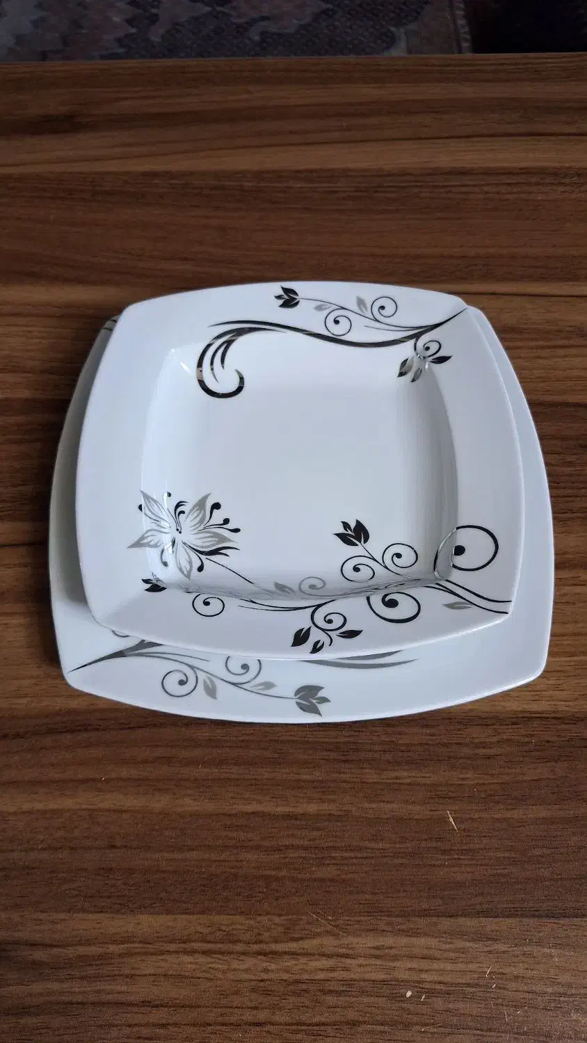 سرویس چینی ۱۸نفره|ظروف سرو و پذیرایی|اراک, |دیوار