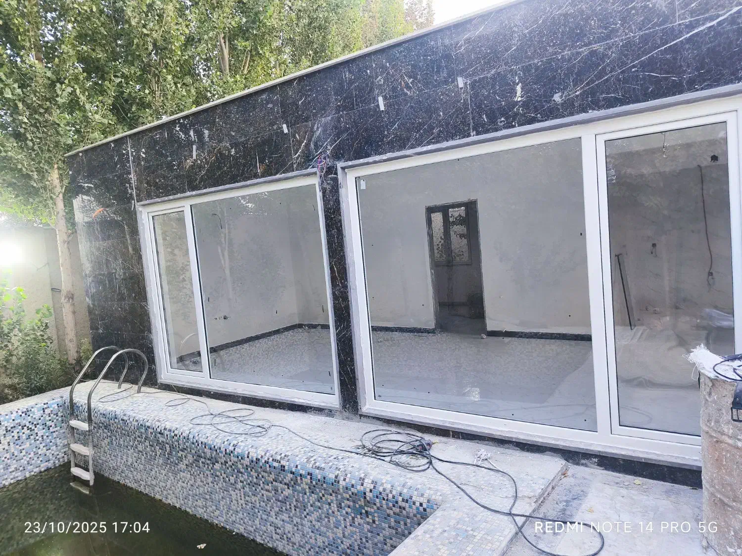 به چند کارگر ساده نیازمندم|استخدام معماری، عمران و ساختمانی|ورامین, ورامین|دیوار