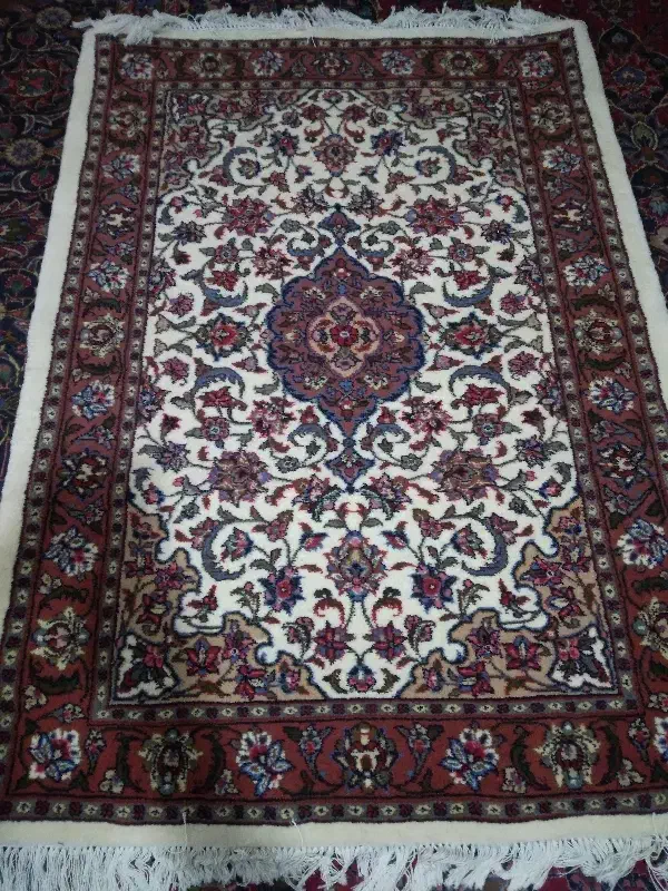 فرش زنیم با طرح زیبا و بافت خوب|فرش|اراک, |دیوار