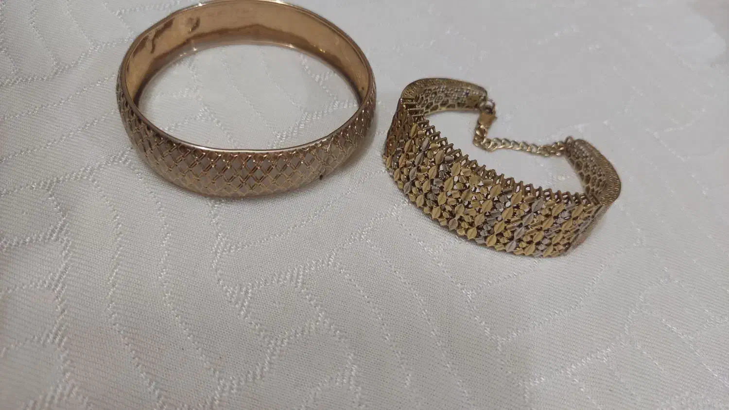 تک پوش و دستبند و النگو|جواهرات|قم, قلعه عموحسین|دیوار