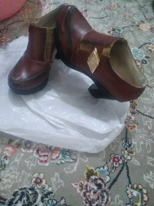 کفش بیرونی|کیف، کفش، کمربند|سراب, |دیوار