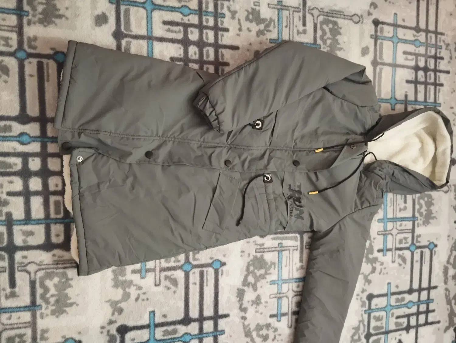 کاپشن کلاه دار داخل خز طوسی سایز ۱ نو|لباس|گلبهار, شهر جدید گلبهار|دیوار