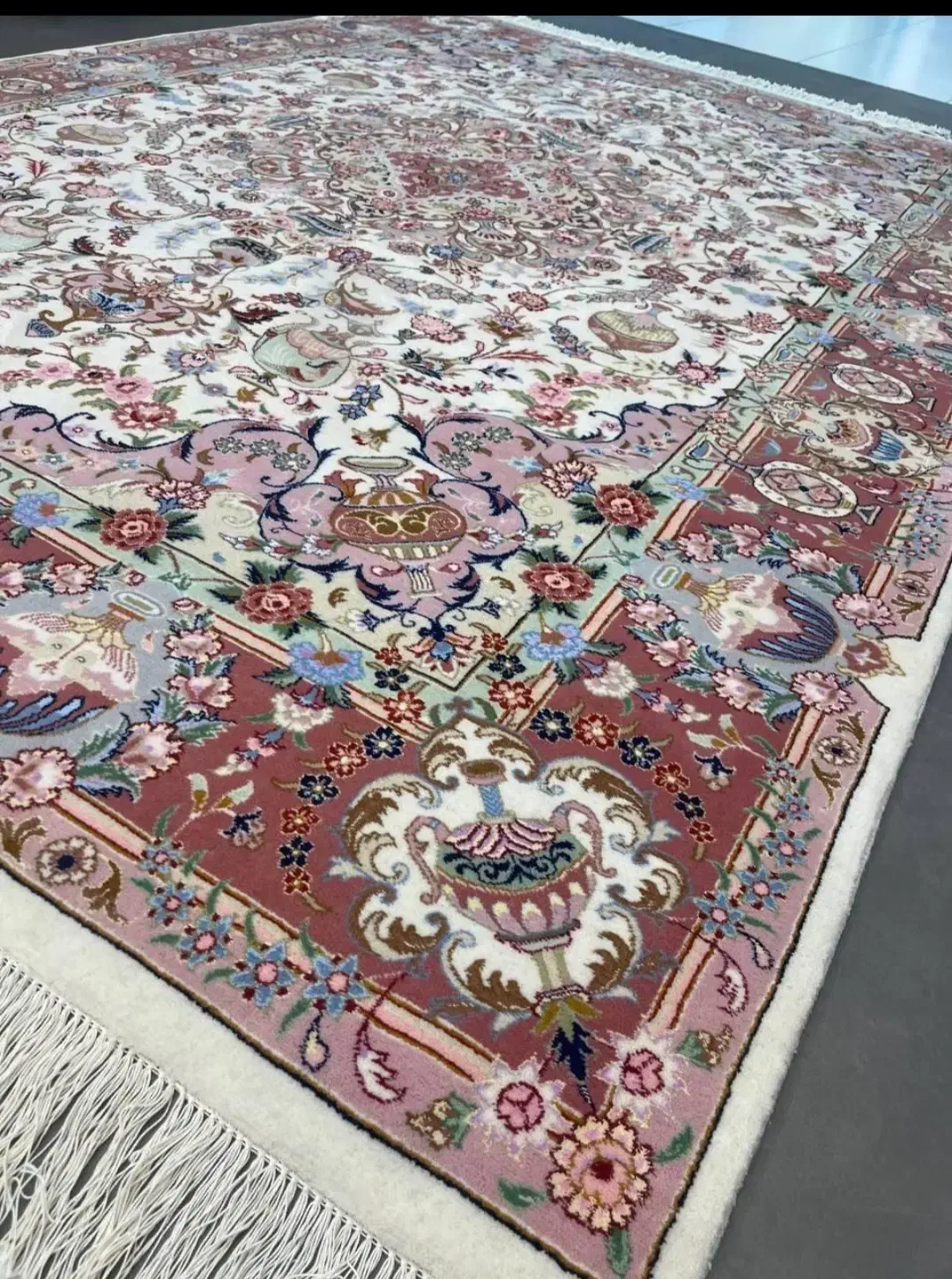 فرش دستباف (بساک)جفت ۹ متری کاسه کوزه گل ابریشم|فرش|مشکیندشت, |دیوار