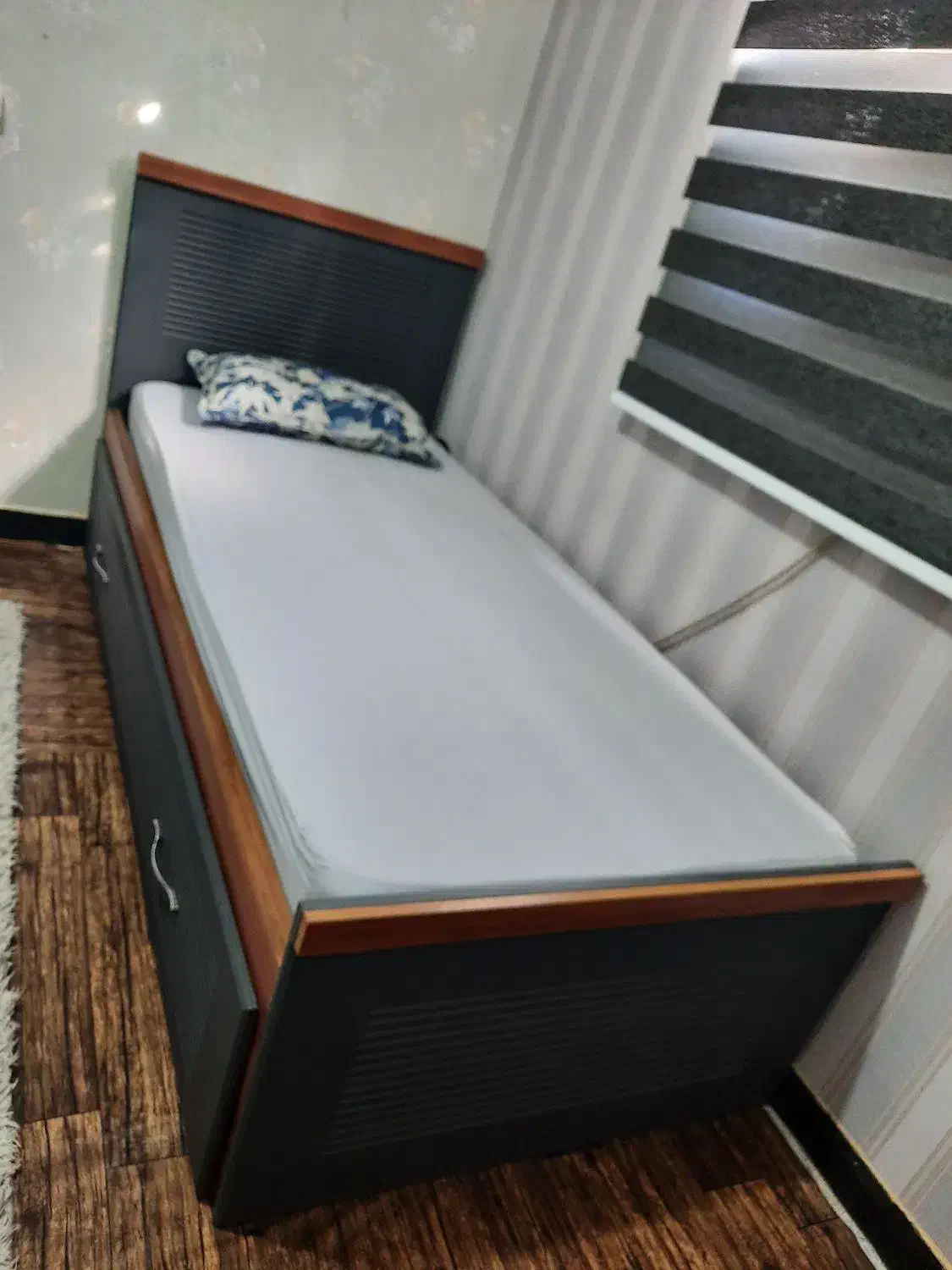 تختخواب یک نفره|تخت و سرویس خواب|خرمآباد, |دیوار