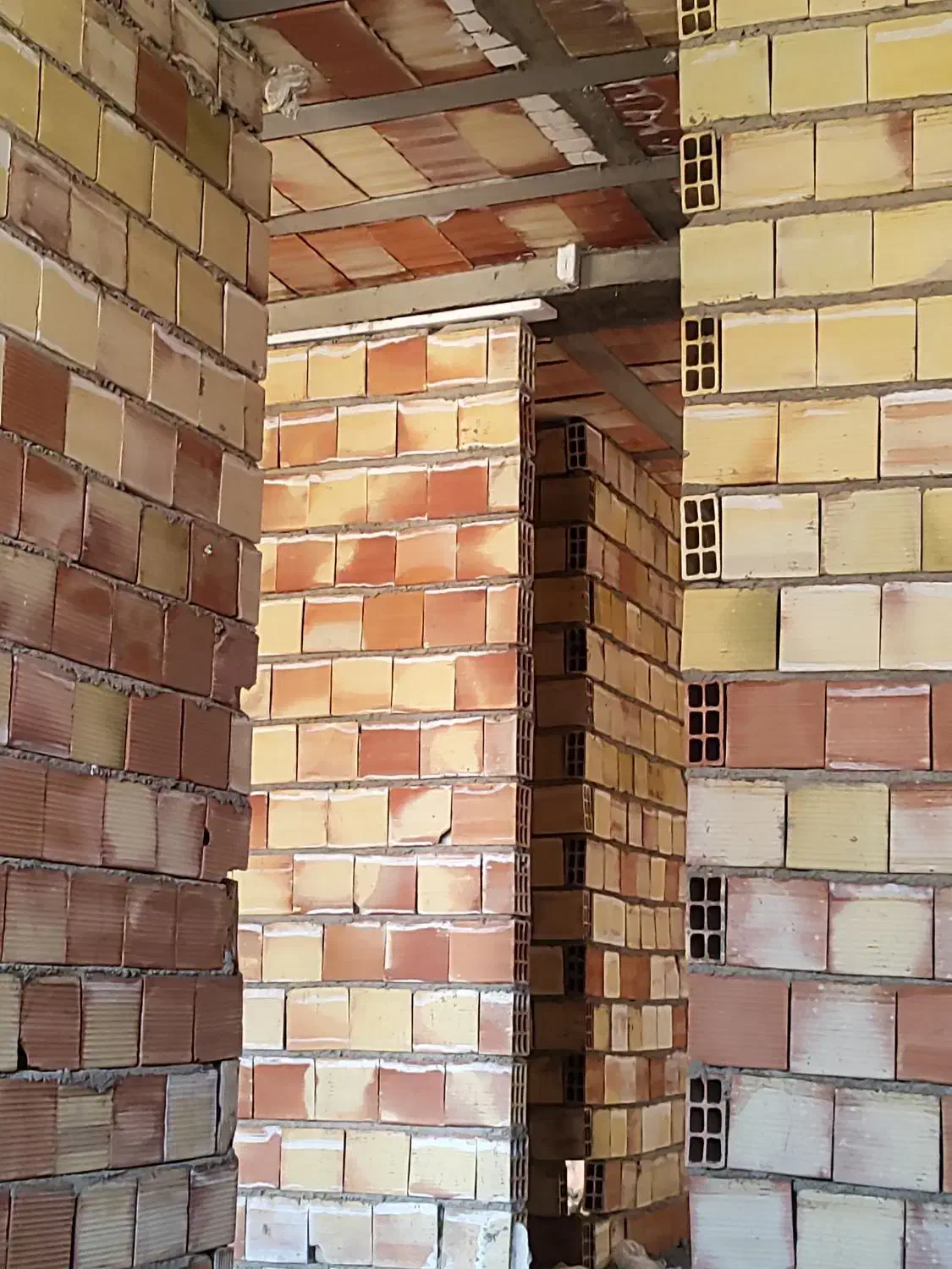 به یک بنا سفال چین و سه کارگر نیازمندیم|استخدام معماری، عمران و ساختمانی|محمدیه-قزوین, |دیوار