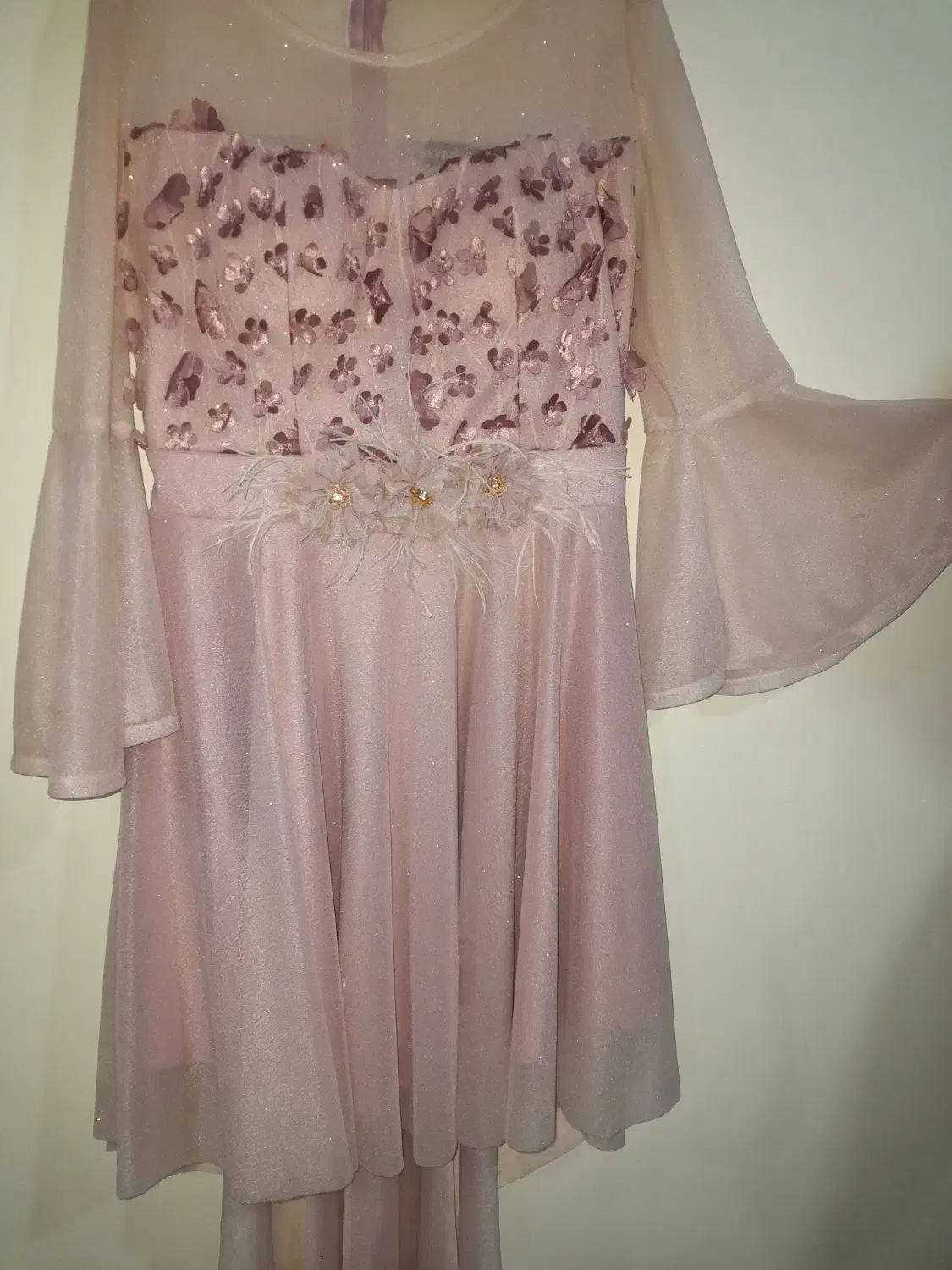 لباس مجلسی|لباس|رزن, |دیوار