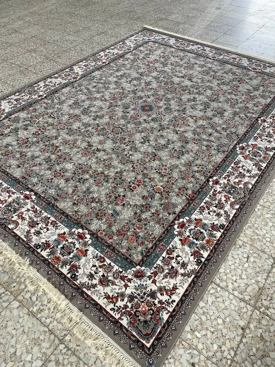 تعدادی فرش های ۹متری ۷۰۰شانه|فرش|اراک, |دیوار