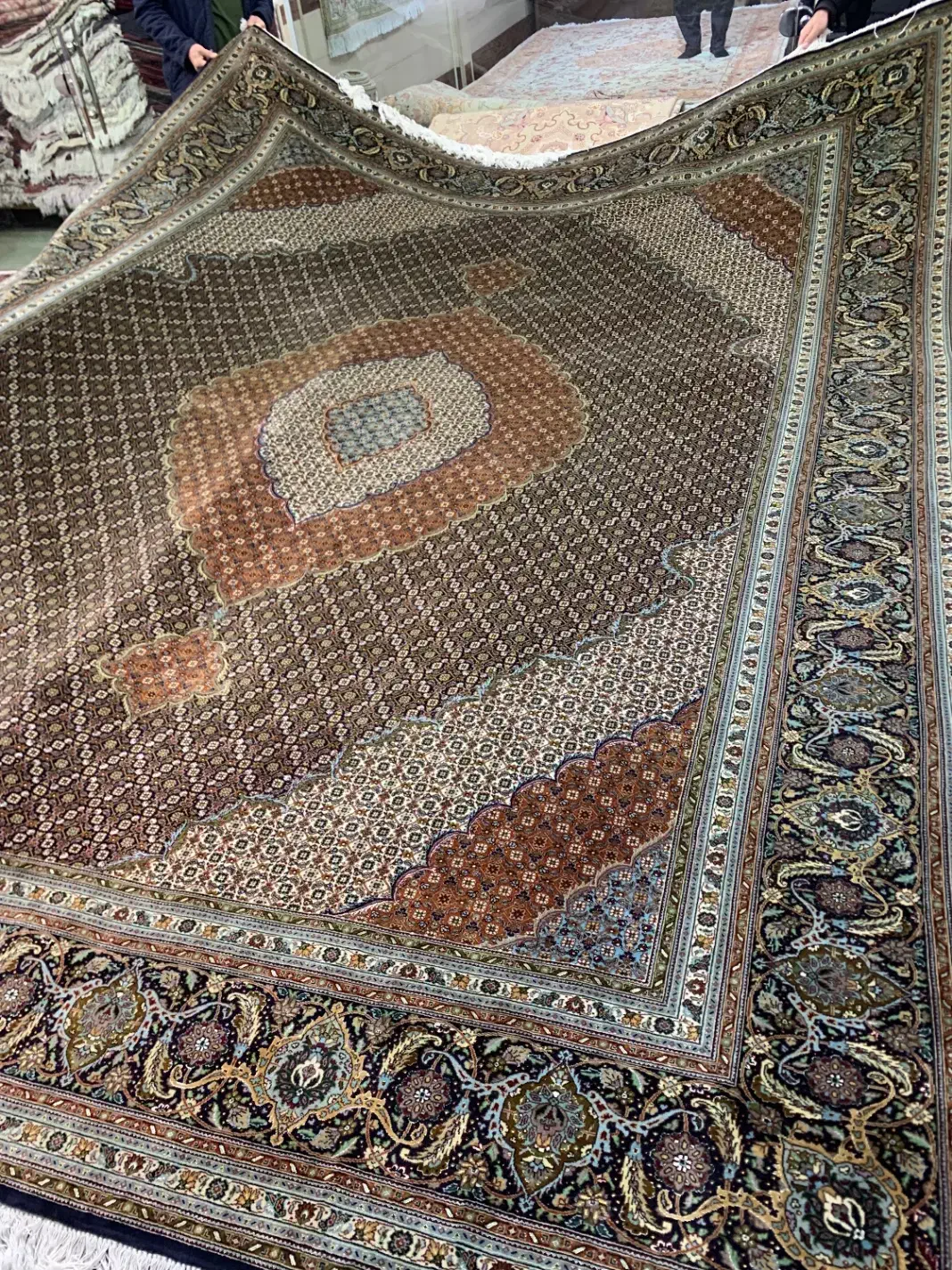 (فرش حق زاده)فرش۱۲متری۵۵رج اصل مارالان گل ابریشم|فرش|تبریز, |دیوار