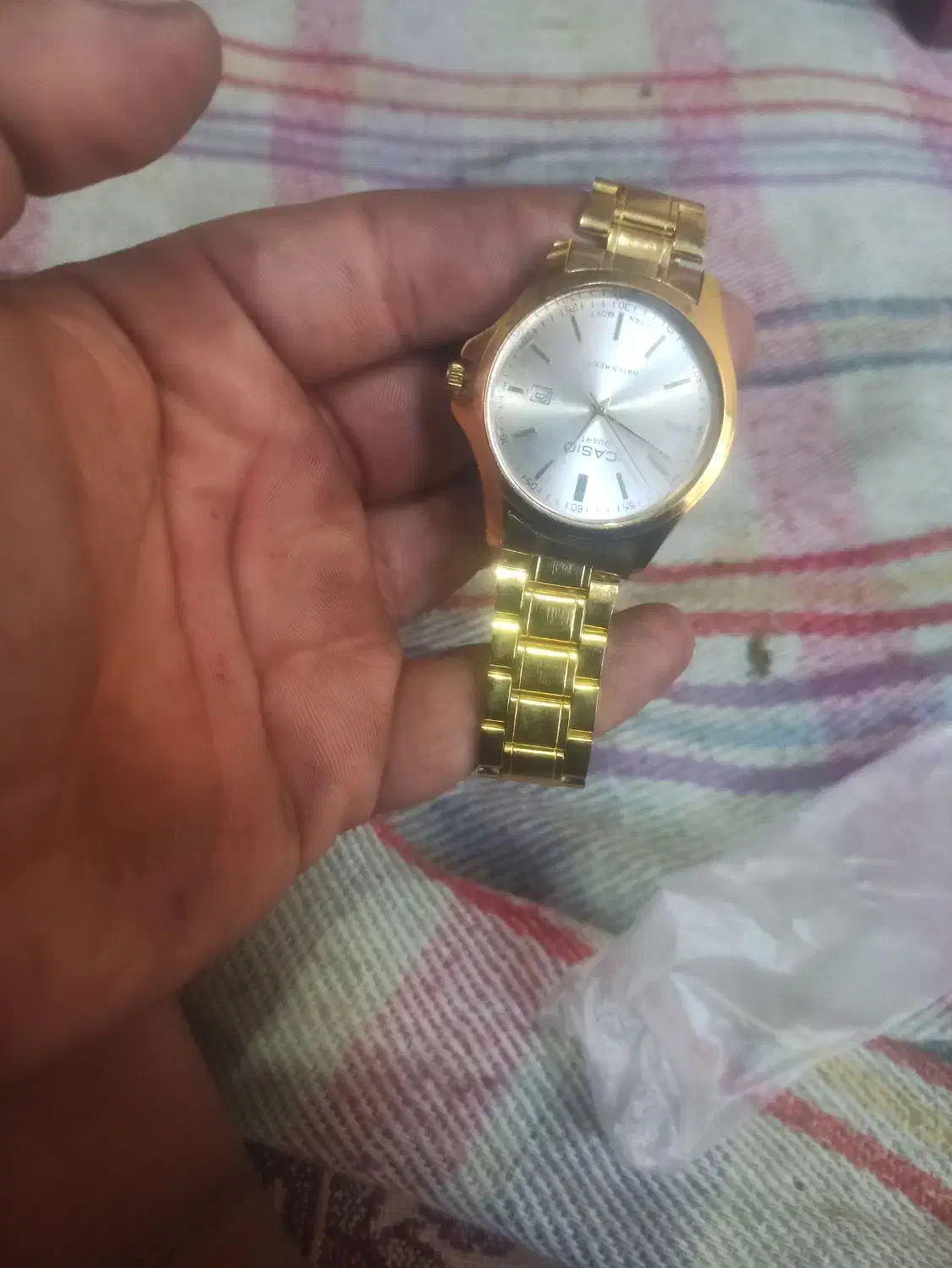 ساعت نونو هنوز پوشیده نشده|ساعت|بم, |دیوار