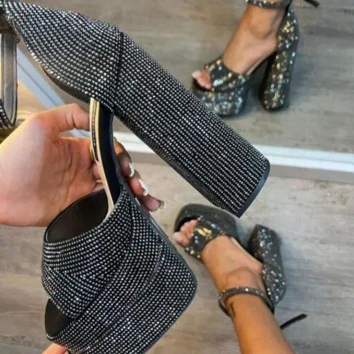 مدل خانم آماتور و حرفه ای در لاین کفش برند|استخدام هنری و رسانه|بوشهر, |دیوار