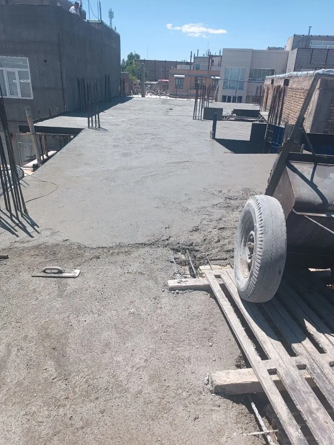 بتن ریزی با دستگاه خلاطه|خدمات پیشه و مهارت|مشگین شهر, |دیوار