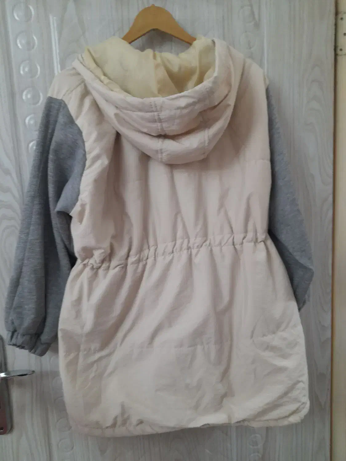 کاپشن|لباس|رشت, باهنر|دیوار