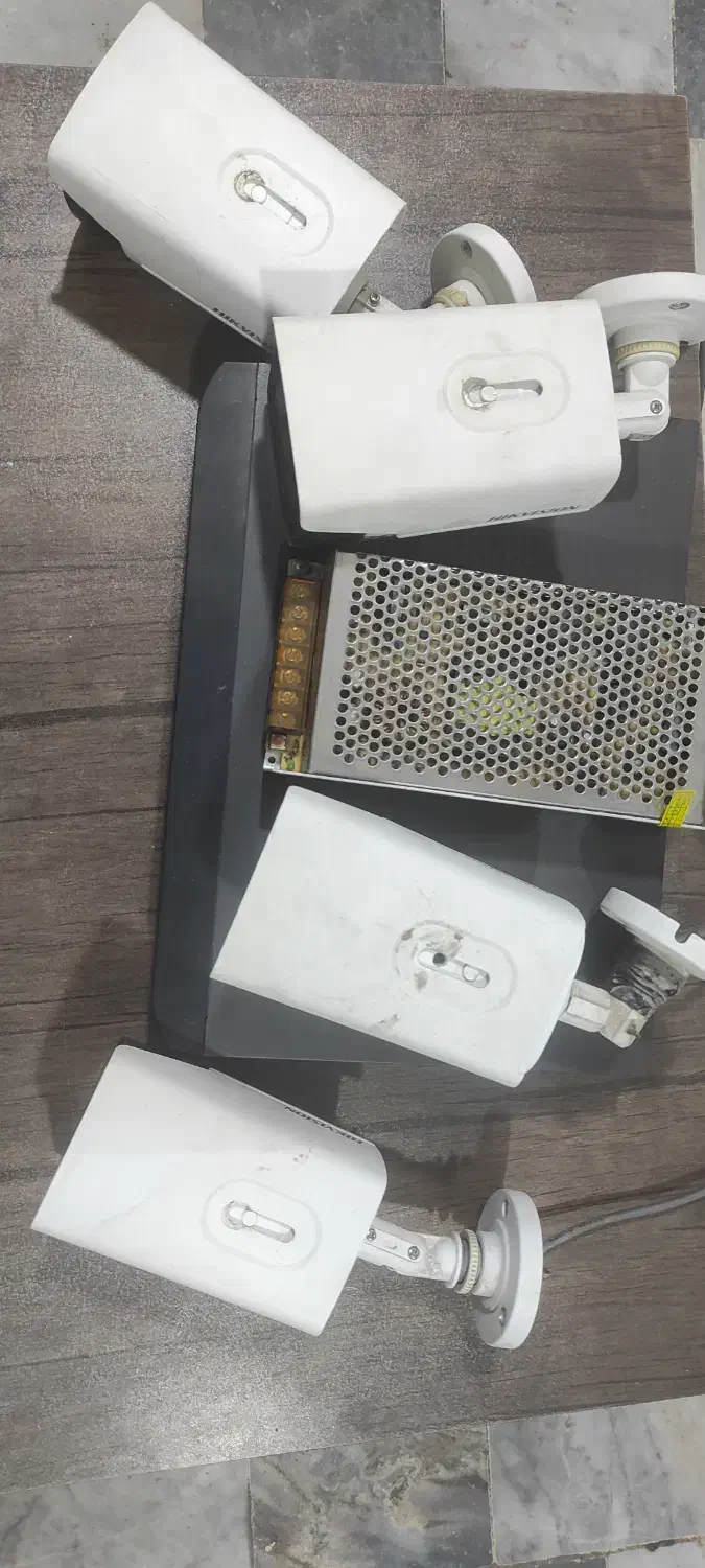 ۴عدد دوربین هایک ویژن + دستگاه ۴ کانال و آداپتور|دوربین مداربسته|نکا, |دیوار